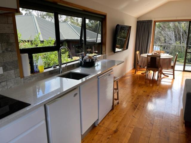 Treetops Cottage At The Castle 휘티앙가 외부 사진